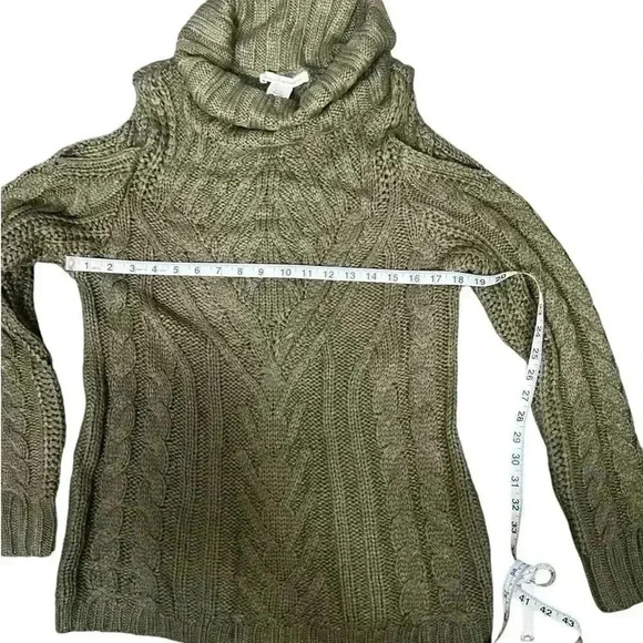 American Rag Cable Knit Turtle Neck Open Shoulder Sweater Olive Size L - Picture 8 of 10